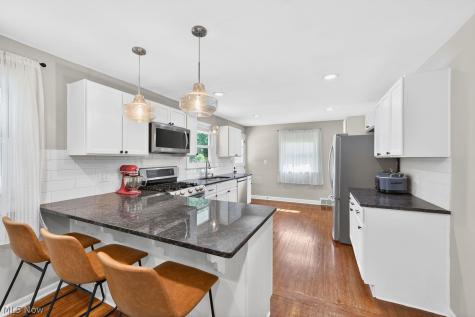 28620 Bassett Road Westlake OH 44145