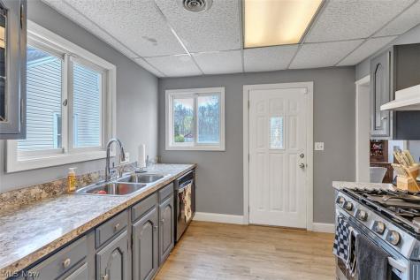 424 Woodstock Road Eastlake OH 44095