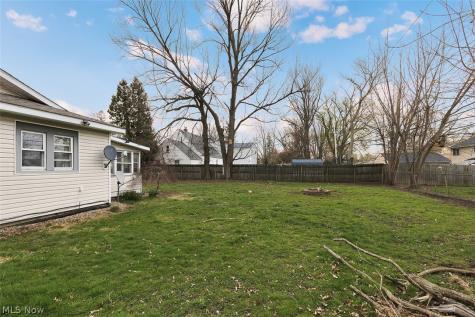 424 Woodstock Road Eastlake OH 44095