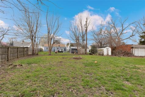 424 Woodstock Road Eastlake OH 44095