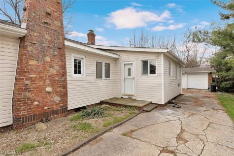 424 Woodstock Road Eastlake OH 44095