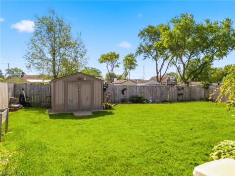 2534 Bollinger Avenue NE Canton OH 44705
