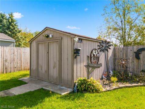 2534 Bollinger Avenue NE Canton OH 44705