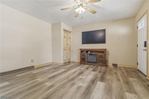 2534 Bollinger Avenue NE Canton OH 44705