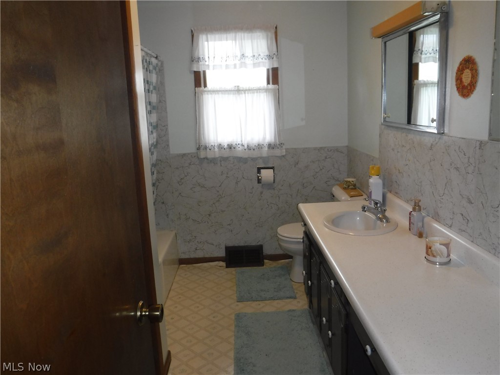 17871 County Road 436 Dresden OH 43821