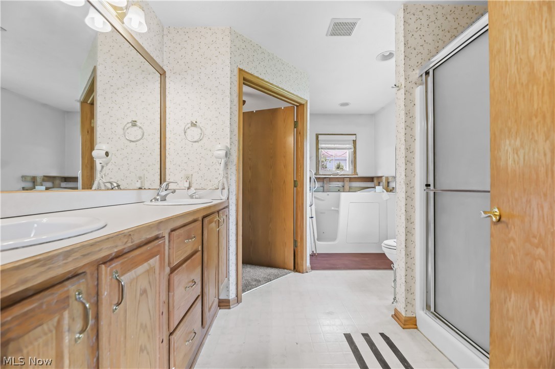 1701 Woods Road Akron OH 44306