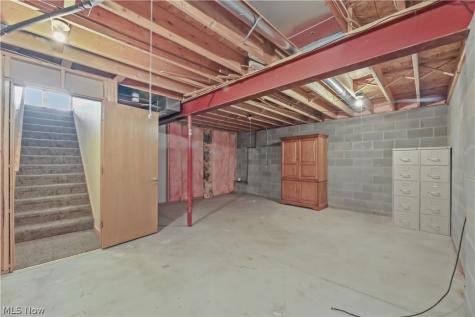 1701 Woods Road Akron OH 44306