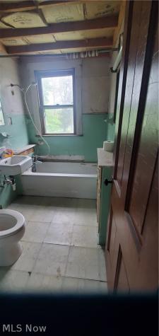 17 Oak Park Youngstown OH 44505