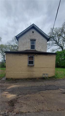 17 Oak Park Youngstown OH 44505