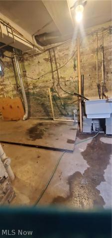 17 Oak Park Youngstown OH 44505