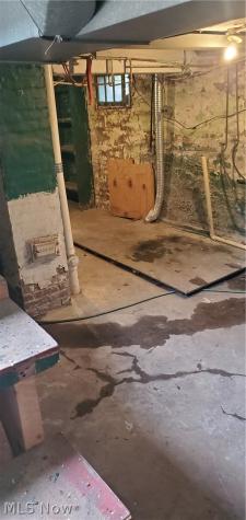17 Oak Park Youngstown OH 44505