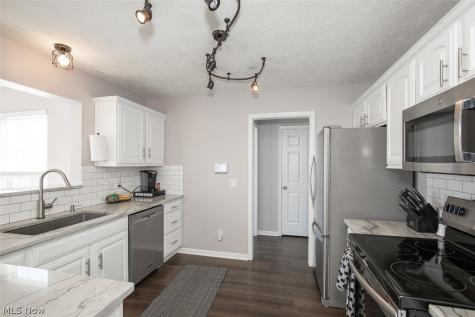 887 Woodfield Lane Brunswick OH 44212