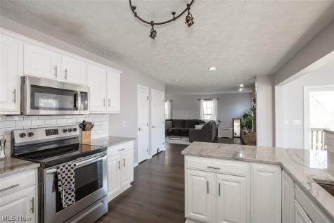 887 Woodfield Lane Brunswick OH 44212