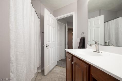 887 Woodfield Lane Brunswick OH 44212