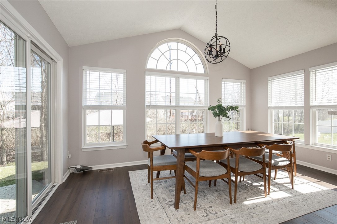 887 Woodfield Lane Brunswick OH 44212