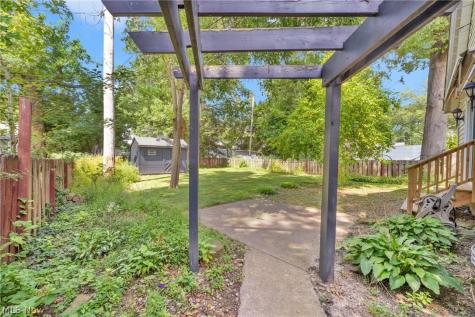 360 Huntmere Drive Bay Village OH 44140
