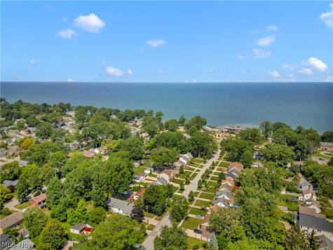 360 Huntmere Drive Bay Village OH 44140