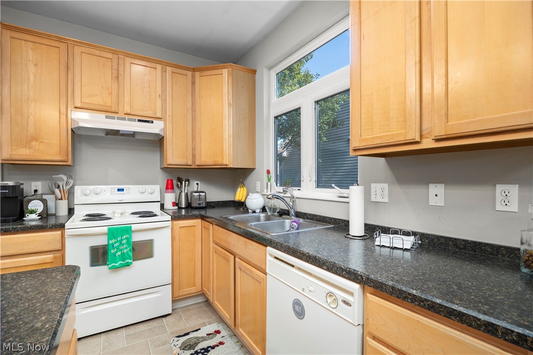 652 Lakeside Drive Avon Lake OH 44012