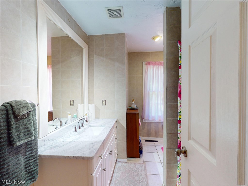 1083 Dock Road Madison OH 44057