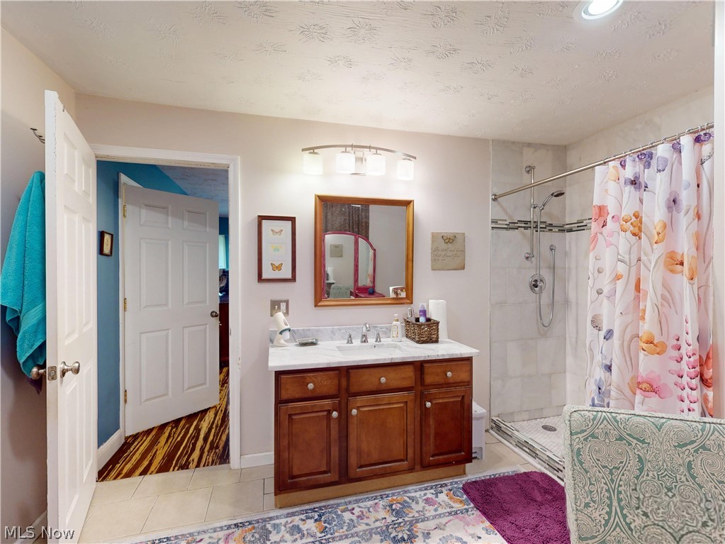 1083 Dock Road Madison OH 44057