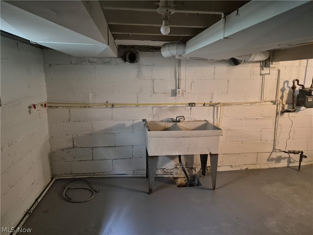 2095 W 103rd Street Cleveland OH 44102