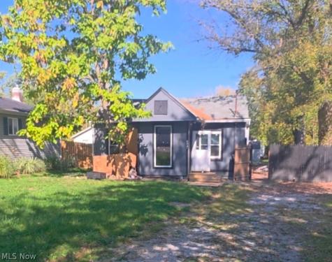 899 Flanders Avenue Akron OH 44314