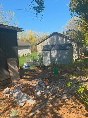 899 Flanders Avenue Akron OH 44314