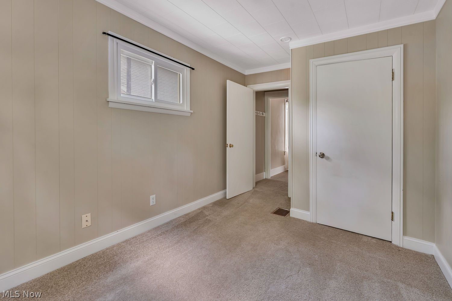 484 Fourth Street Struthers OH 44471
