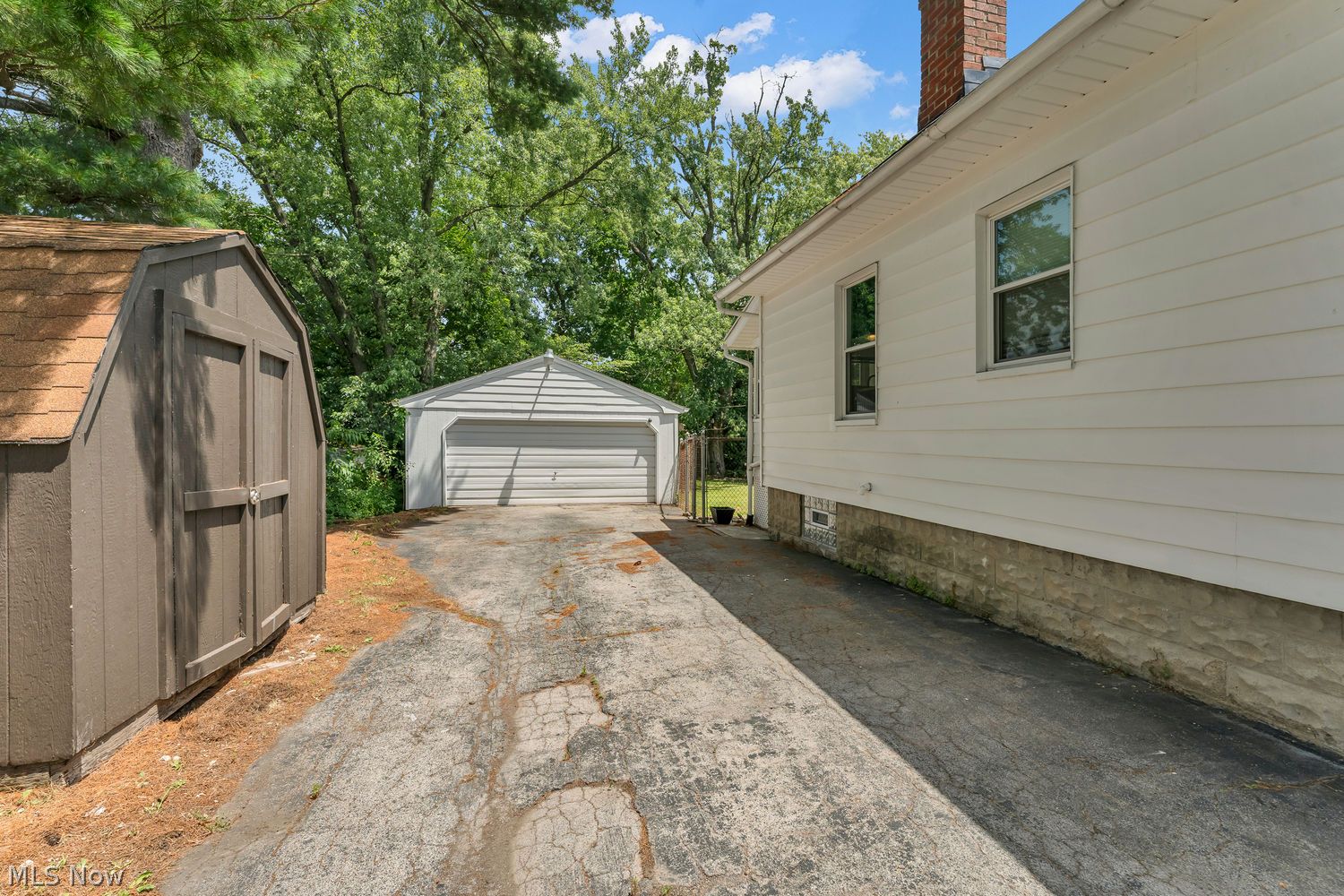 484 Fourth Street Struthers OH 44471
