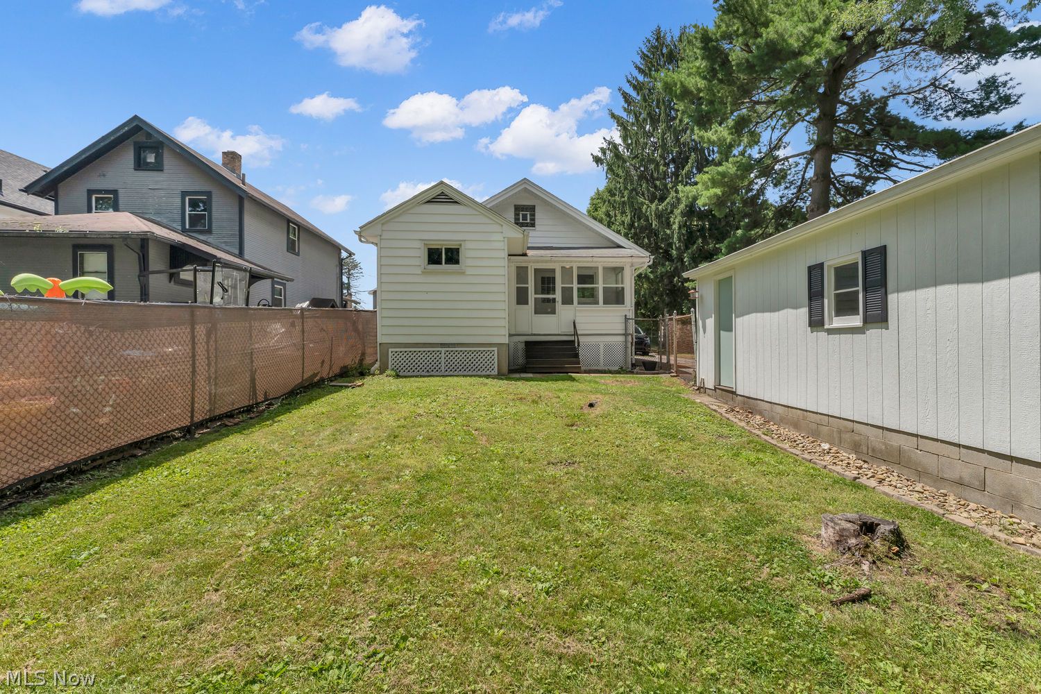 484 Fourth Street Struthers OH 44471
