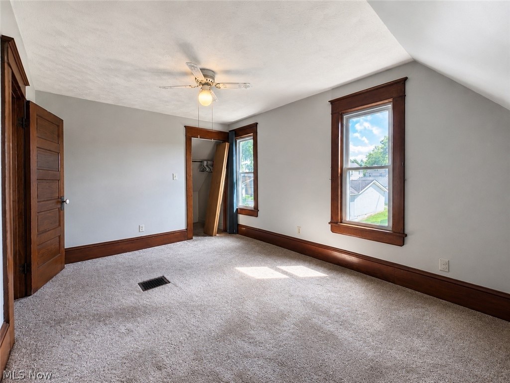 287 W North Avenue East Palestine OH 44413