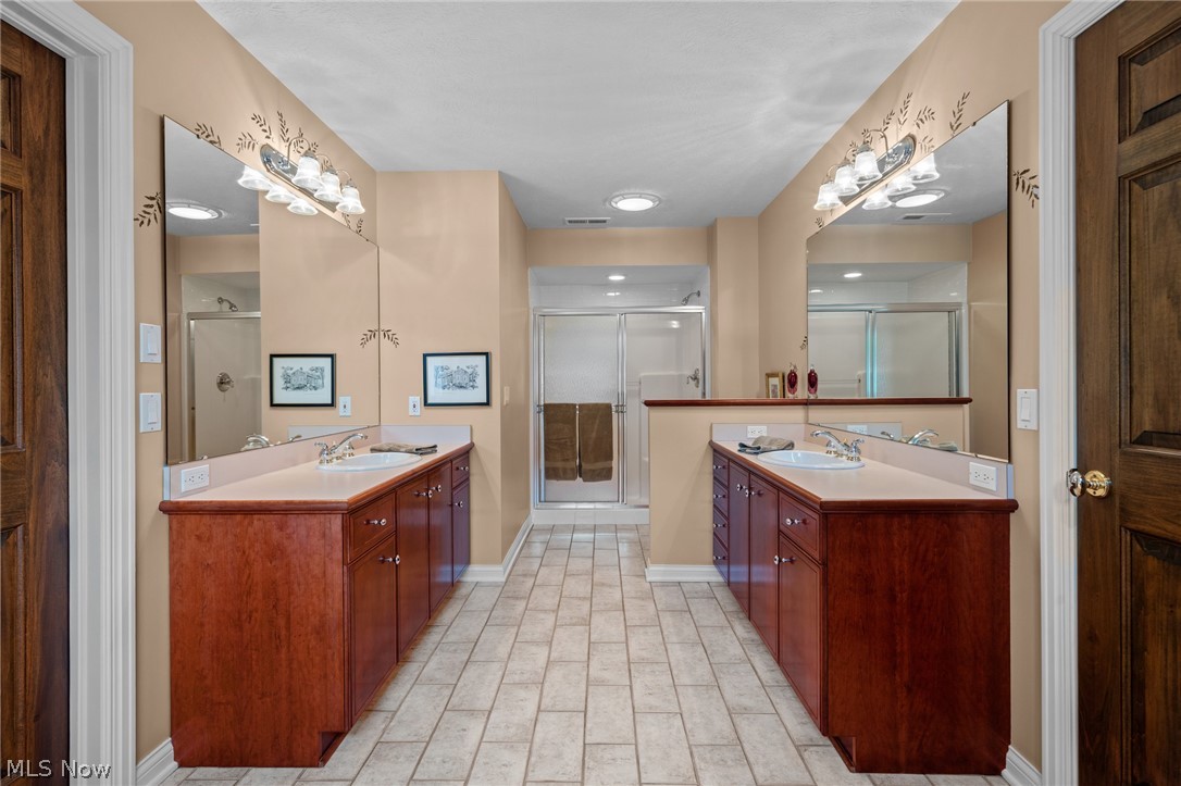 5318 New Haven Court Sheffield Village OH 44054
