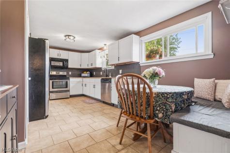 2221 NW Schneider Street NW North Canton OH 44720