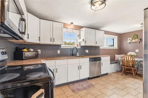 2221 NW Schneider Street NW North Canton OH 44720