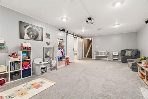 2221 NW Schneider Street NW North Canton OH 44720