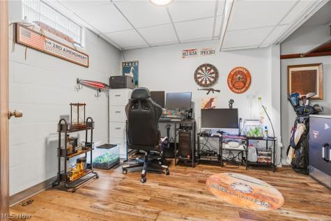2221 NW Schneider Street NW North Canton OH 44720