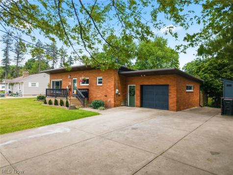 2221 NW Schneider Street NW North Canton OH 44720