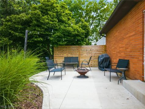 2221 NW Schneider Street NW North Canton OH 44720