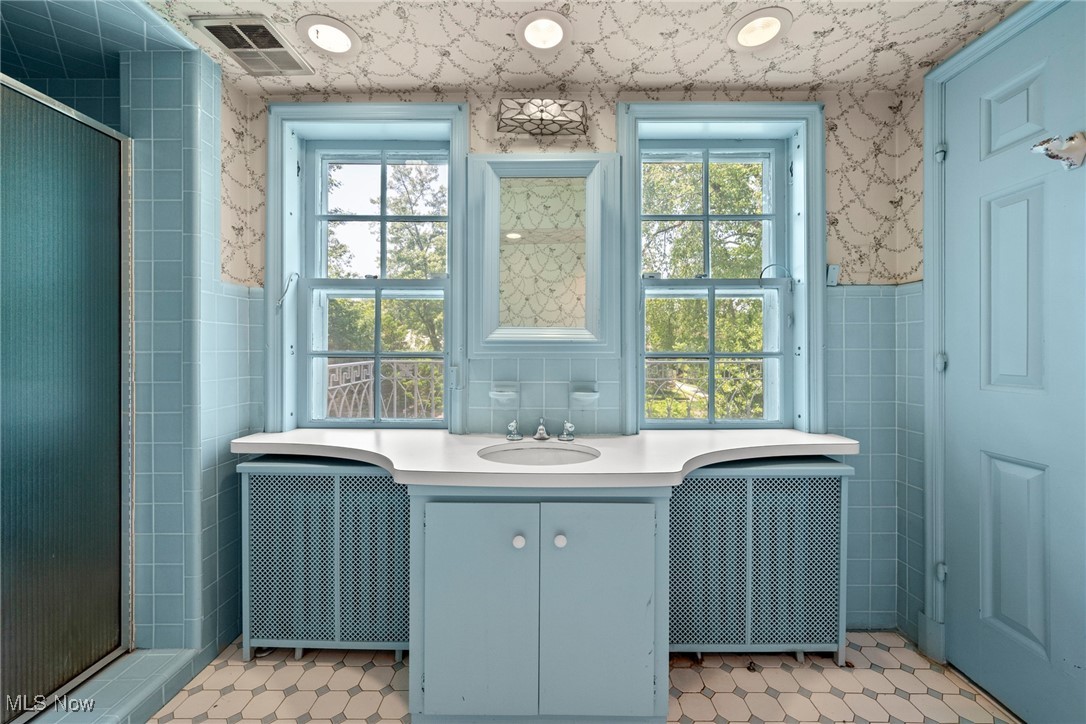 2945 Fontenay Road Shaker Heights OH 44120