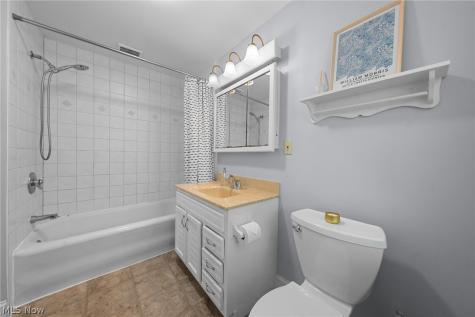 3302 E Scarborough Road Cleveland Heights OH 44118