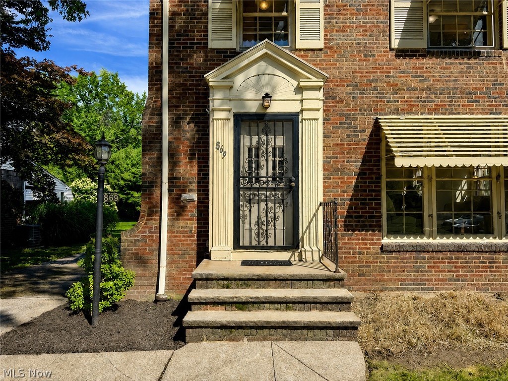 869 Cambridge Road Cleveland Heights OH 44121