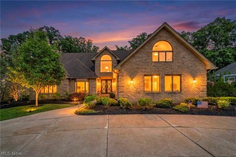8536 Timber Trail Brecksville OH 44141