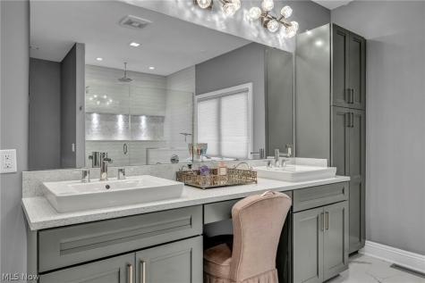 8536 Timber Trail Brecksville OH 44141