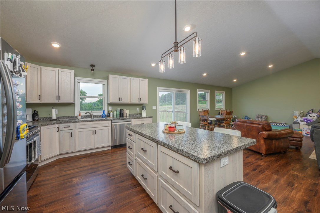 10952 Madlyn Street NE Bolivar OH 44612
