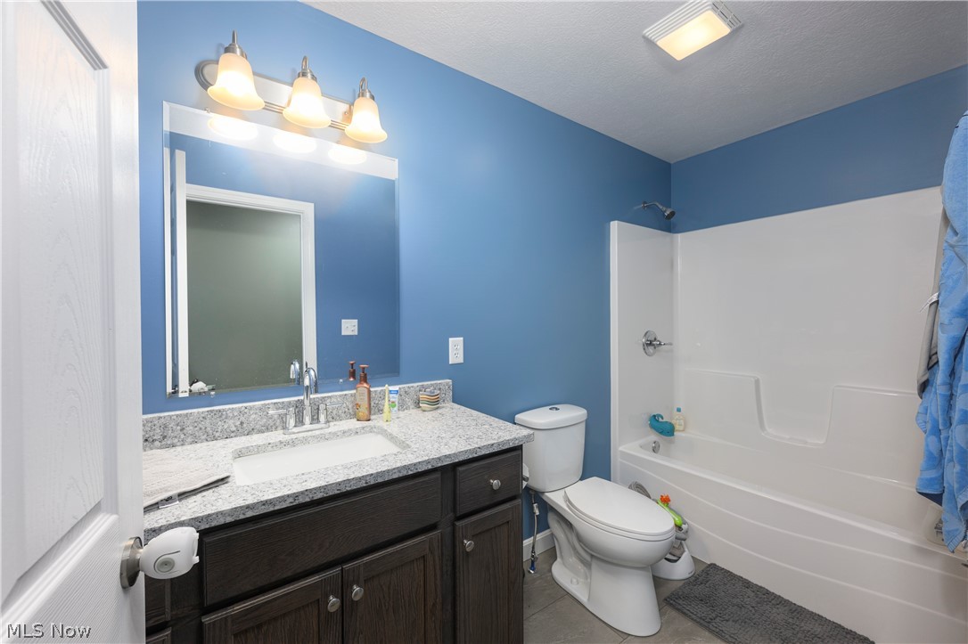 10952 Madlyn Street NE Bolivar OH 44612