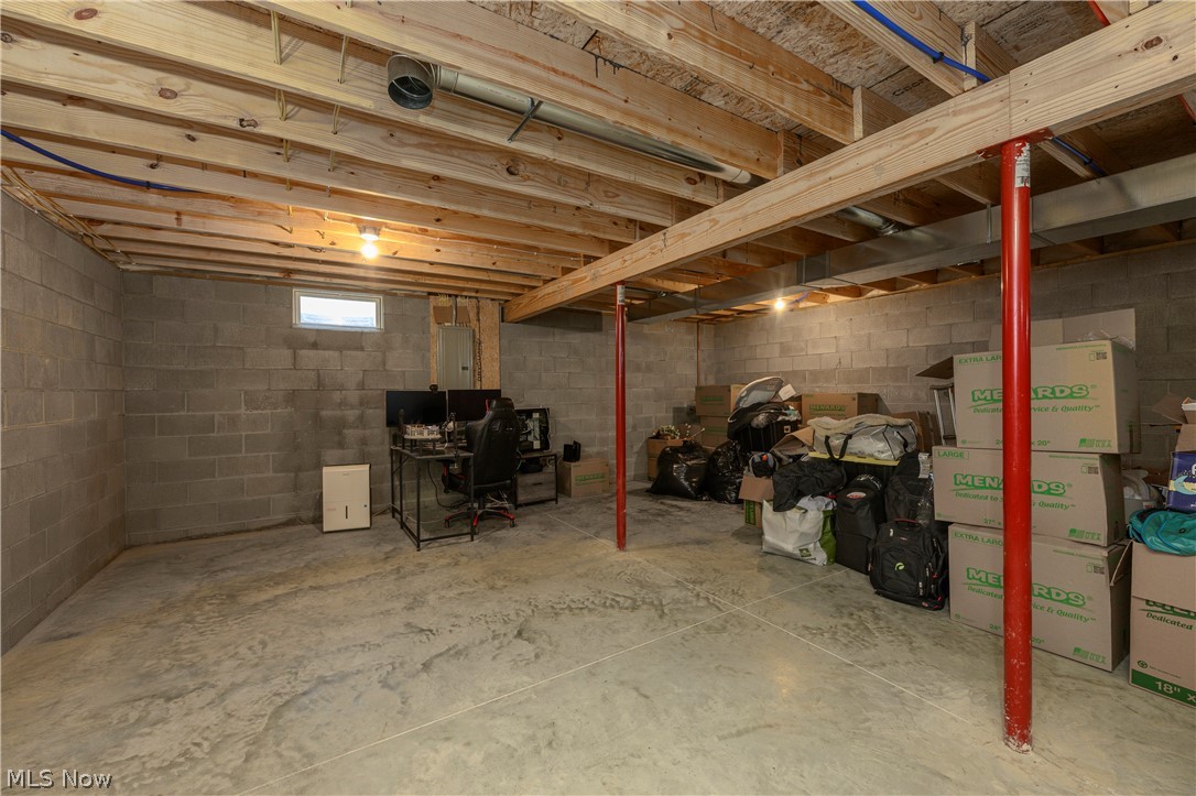 10952 Madlyn Street NE Bolivar OH 44612