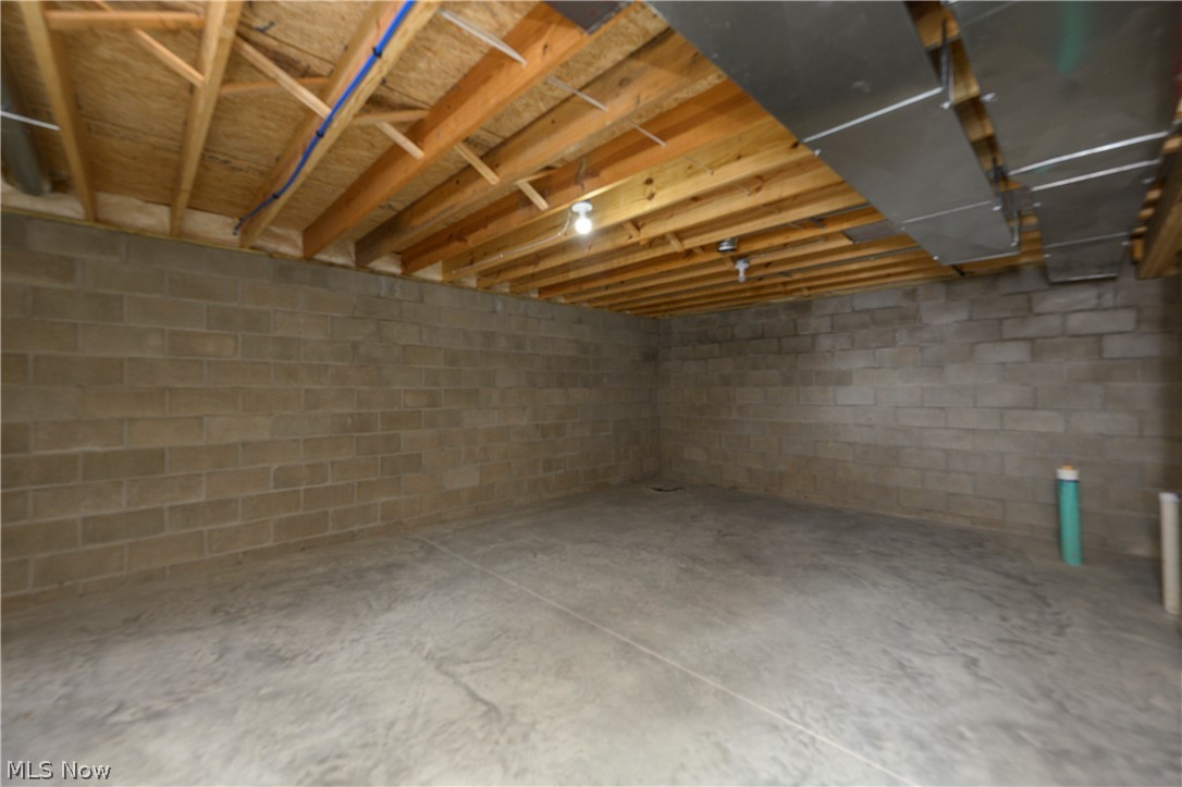 10952 Madlyn Street NE Bolivar OH 44612