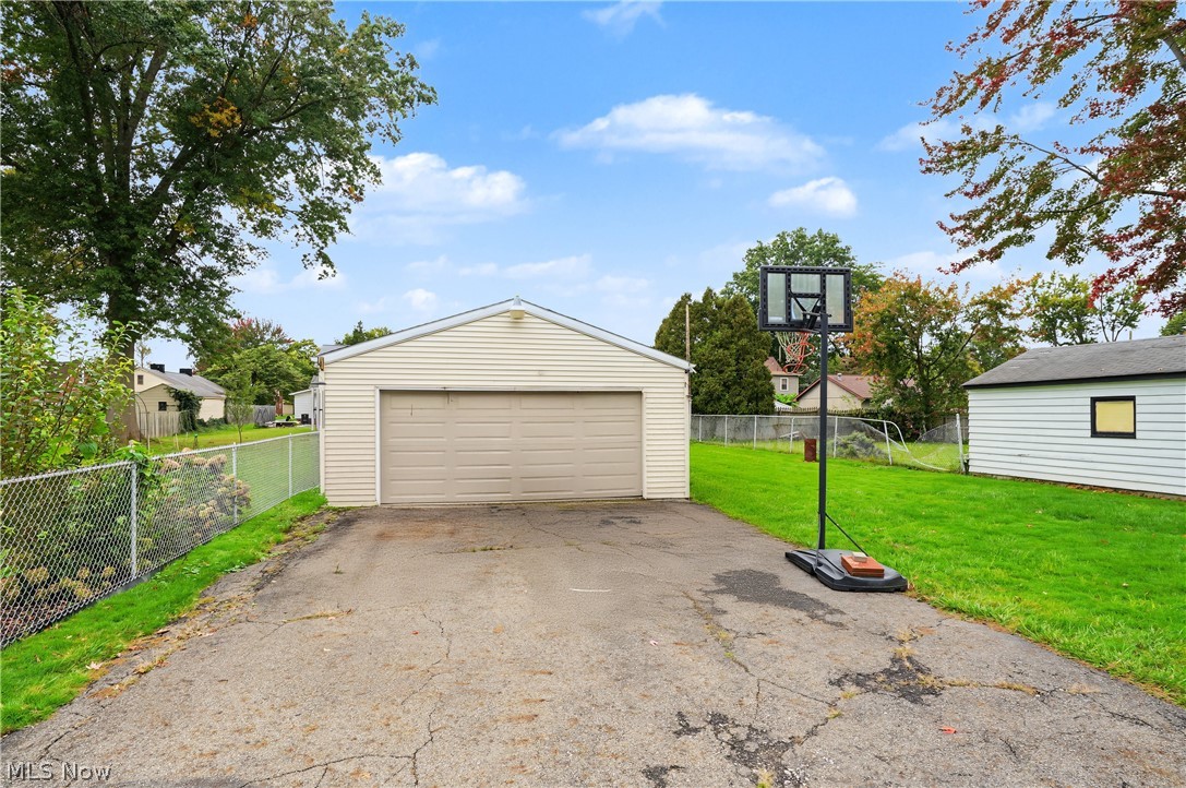 644 Meadowbrook Avenue SE Warren OH 44484