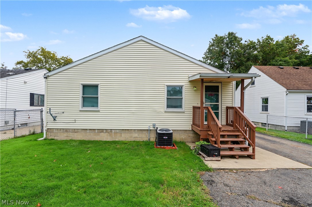 644 Meadowbrook Avenue SE Warren OH 44484