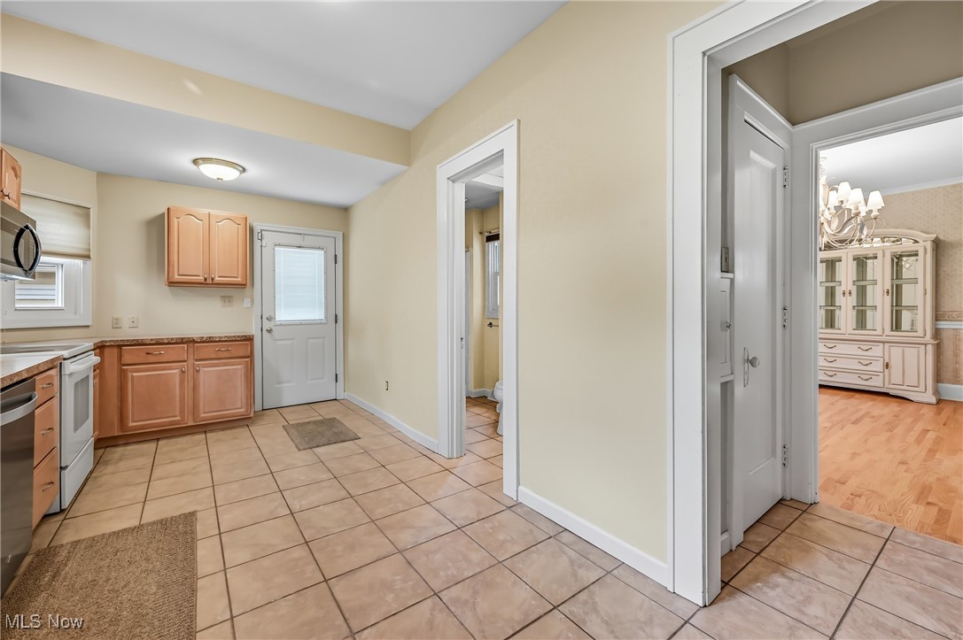 210 Fairmount Avenue NE Warren OH 44483